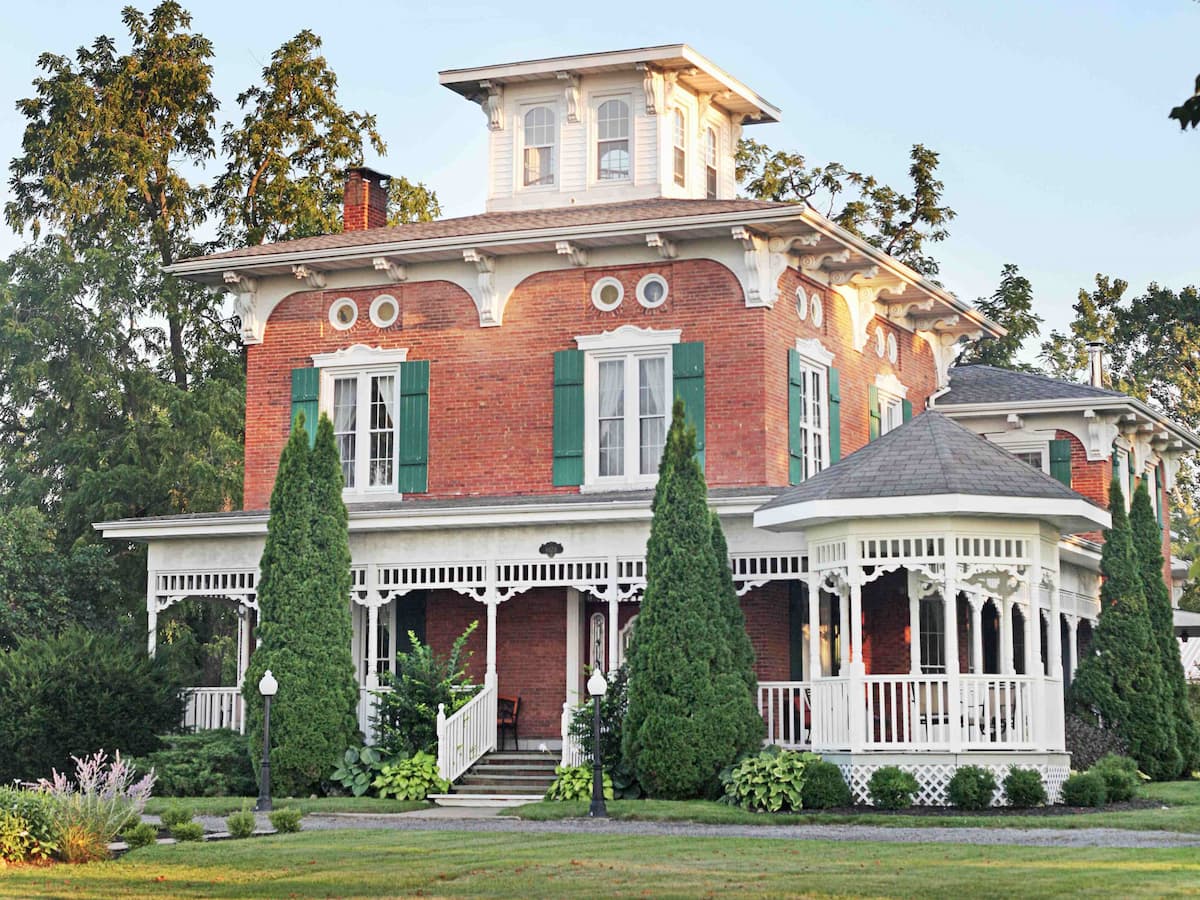 Woodruff Manor - historic 1840s bed and breakfast in Finger Lakes