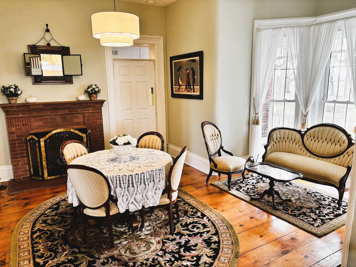Sitting area at Woodruff Manor