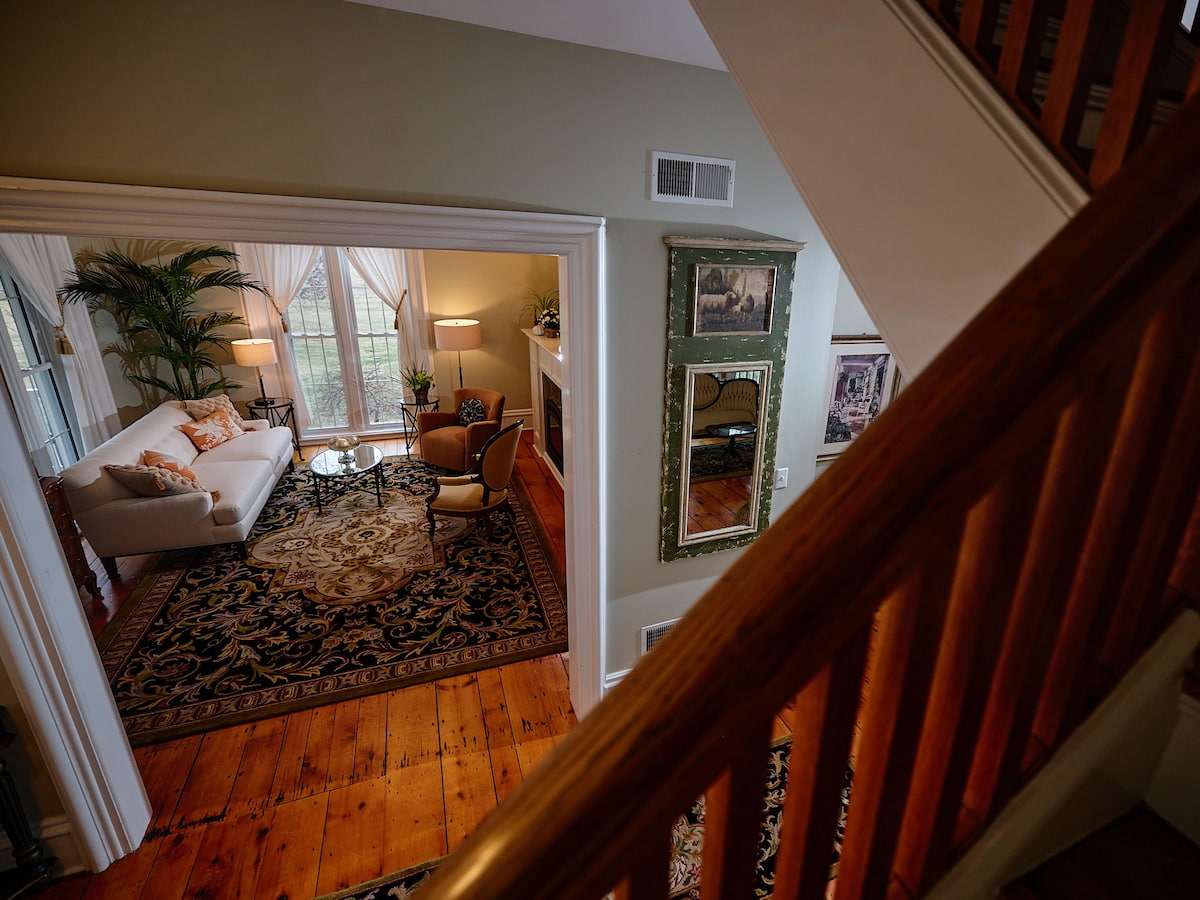 The foyer of Woodruff Manor