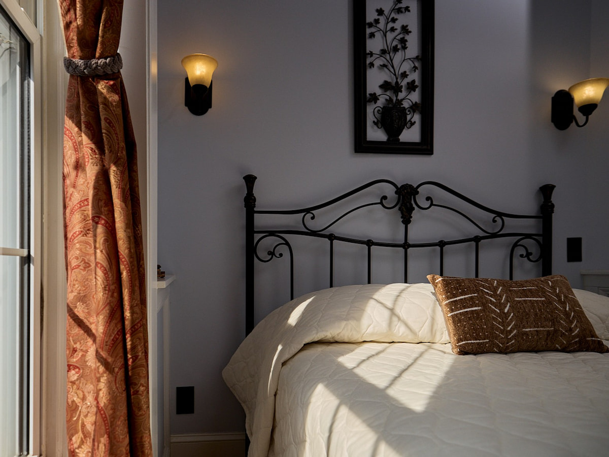 The Vineyard - full room